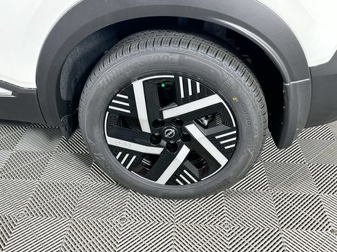 New 2026 Nissan Kicks SV w/ SV Premium Package FWD image 38