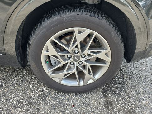 Used 2025 Genesis GV70 2.5T image 13