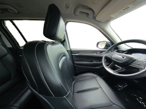 Used 2023 Jeep Grand Cherokee Limited image 47