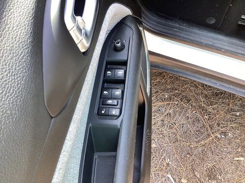 Used 2024 Jeep Compass Latitude image 12