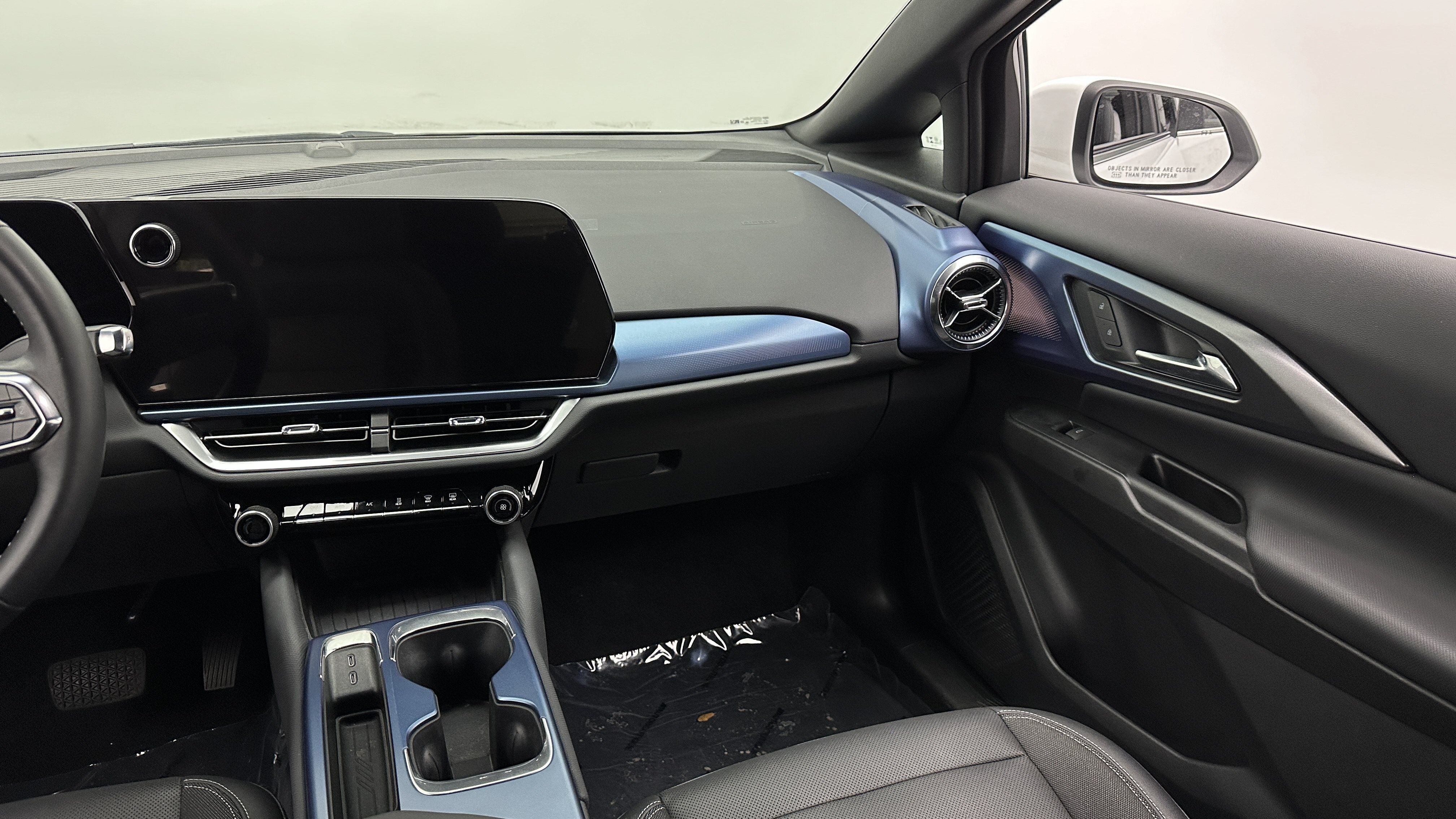 Used 2024 Chevrolet Equinox EV LT FWD image 33