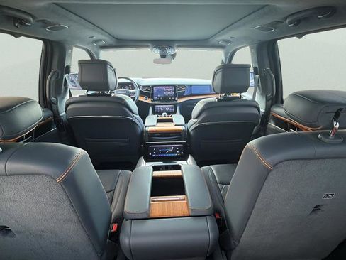 Used 2022 Jeep Grand Wagoneer Series III image 24