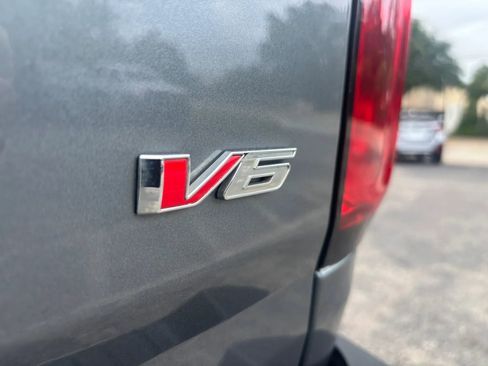 Used 2022 Chevrolet Colorado W/T w/ WT Convenience Package RWD image 18