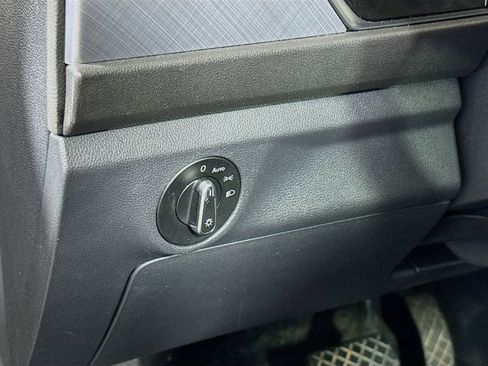 Used 2024 Volkswagen Jetta SE FWD image 10