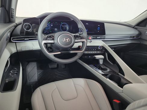 New 2025 Hyundai Elantra Limited image 12