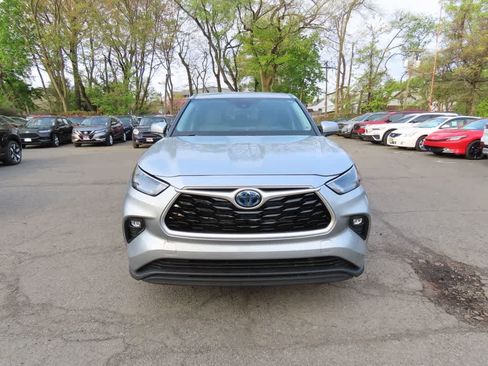 Used 2022 Toyota Highlander LE AWD/4WD image 6
