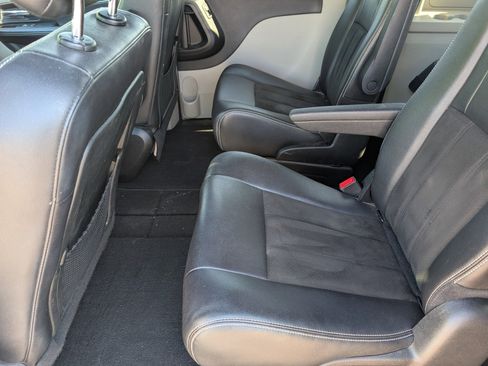 Used 2019 Dodge Grand Caravan SXT image 7