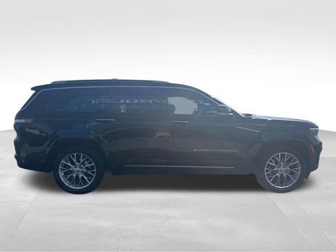 Used 2023 Jeep Grand Cherokee L Summit w/ Luxury Tech Group V AWD/4WD image 7
