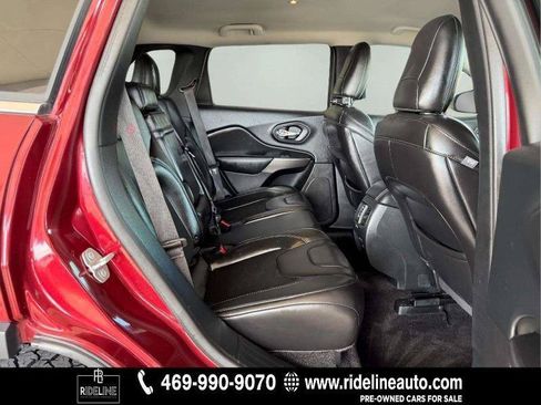 Used 2019 Jeep Cherokee Latitude Plus FWD image 19