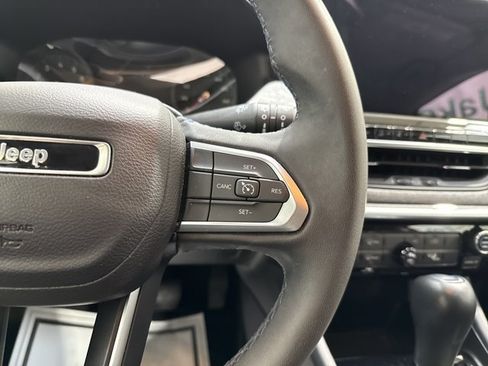 Used 2022 Jeep Compass Latitude AWD/4WD image 18