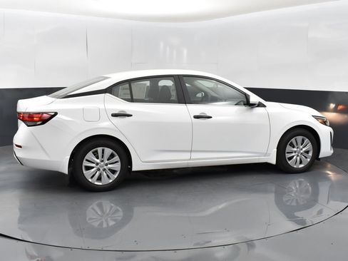 Used 2025 Nissan Sentra S image 8
