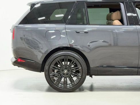 Used 2025 Land Rover Range Rover Long Wheelbase SE AWD/4WD image 13