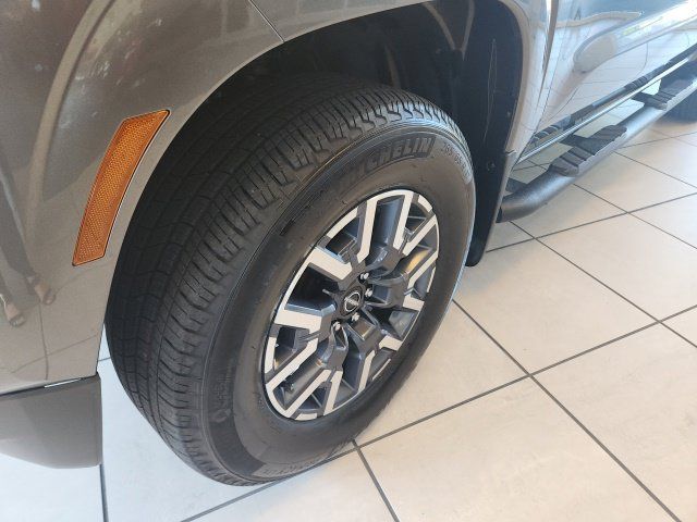 Used 2022 Nissan Frontier SV w/ SV Premium Package AWD/4WD image 6