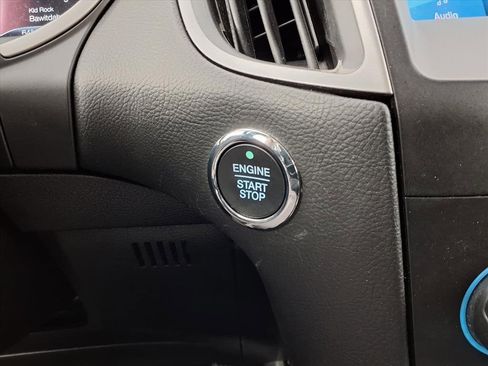 Used 2020 Ford Edge SEL image 11