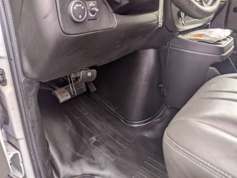 Used 2015 Chevrolet Express 2500 image 17