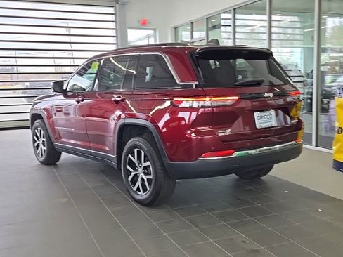 Used 2025 Jeep Grand Cherokee Limited w/ Luxury Tech Group II AWD/4WD image 9