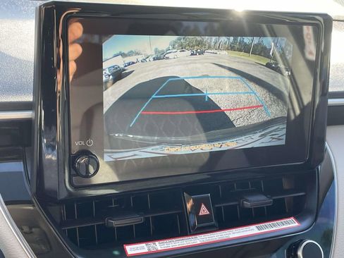 Used 2025 Toyota Corolla LE w/ Convenience Package image 16