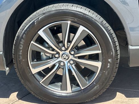 Certified 2024 Toyota Venza LE AWD/4WD image 34