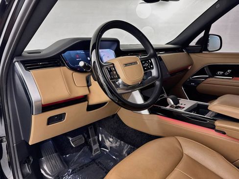 Used 2025 Land Rover Range Rover SE AWD/4WD image 9