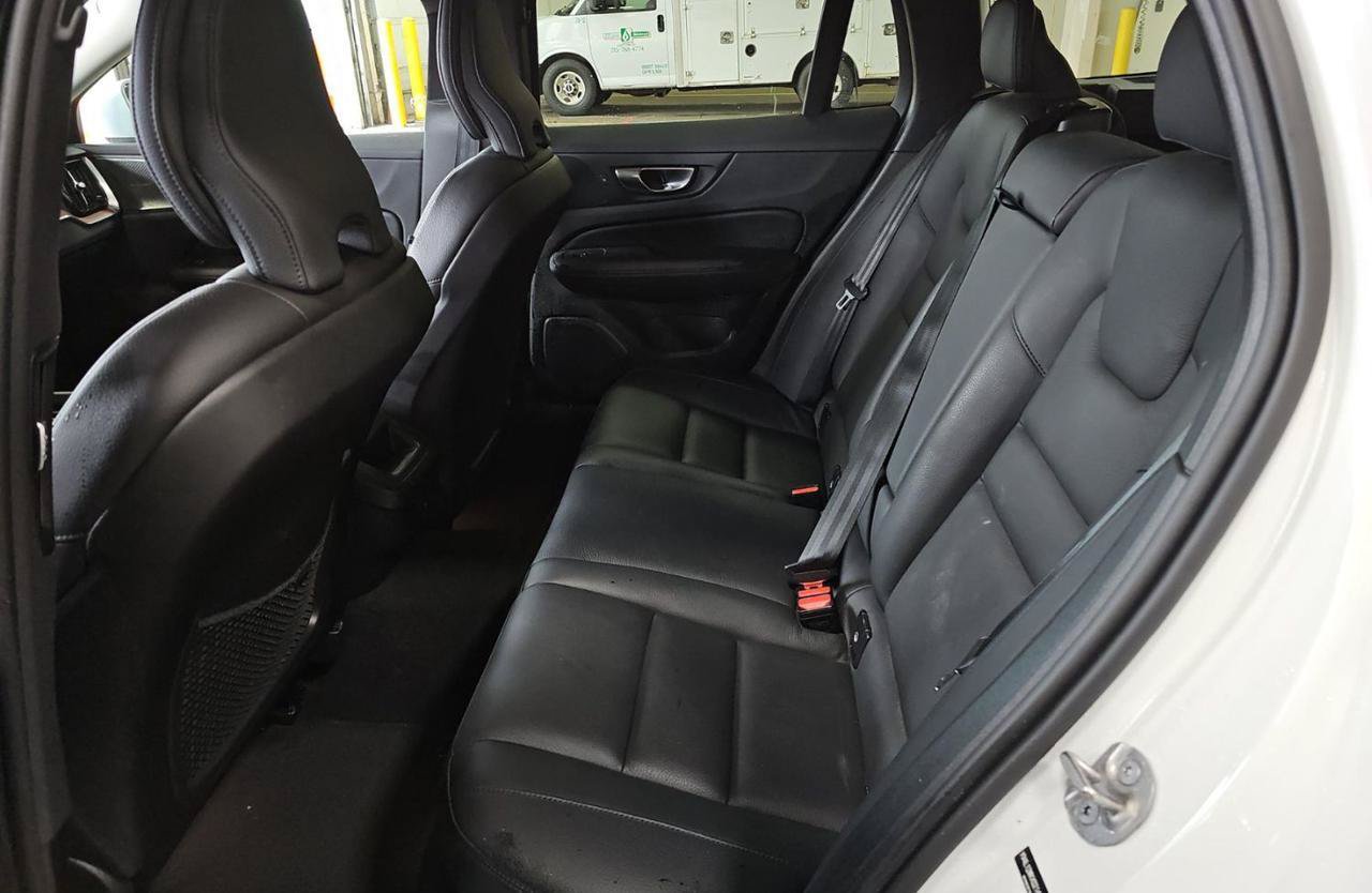 Used 2025 Volvo V60 B5 Cross Country Plus AWD/4WD image 5