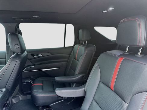 Used 2024 Chevrolet Traverse RS FWD image 24