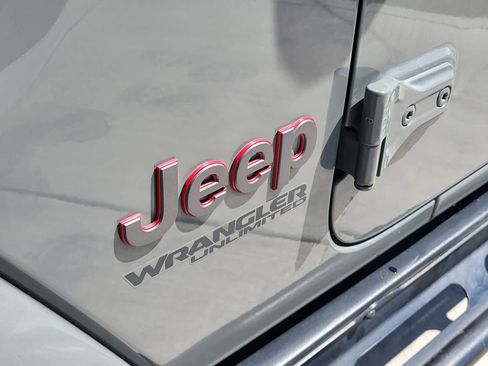 Used 2020 Jeep Wrangler Unlimited Rubicon AWD/4WD image 9