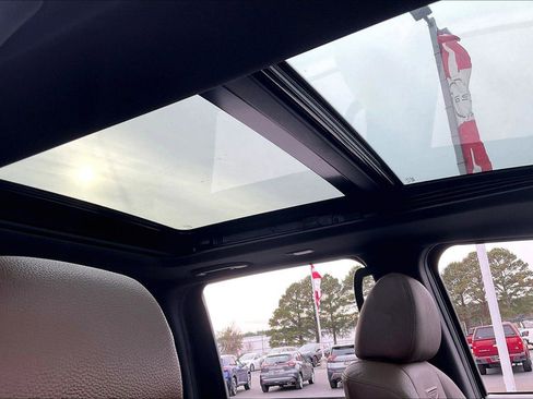 Used 2024 Nissan Titan Platinum Reserve w/ Moonroof Package image 23