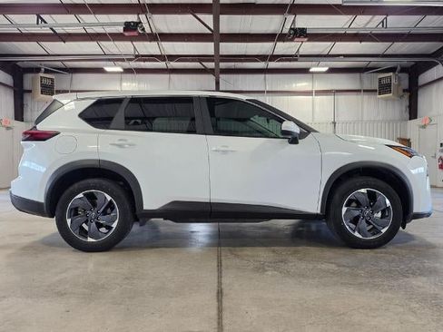 Used 2024 Nissan Rogue SV FWD image 6