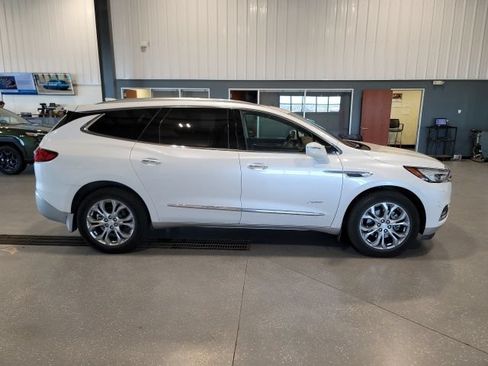 Used 2018 Buick Enclave Avenir w/ Avenir Technology Package AWD/4WD image 8