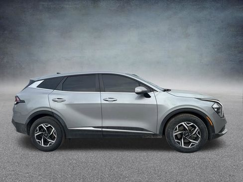 Used 2023 Kia Sportage LX image 6