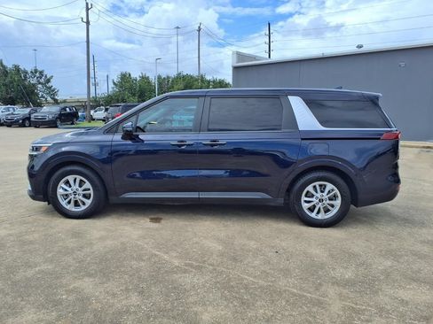 Used 2022 Kia Carnival LX FWD image 5