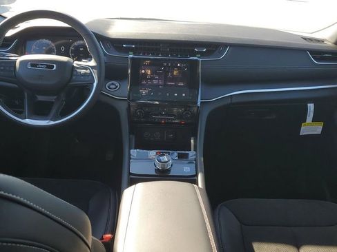 New 2025 Jeep Grand Cherokee L Altitude image 11