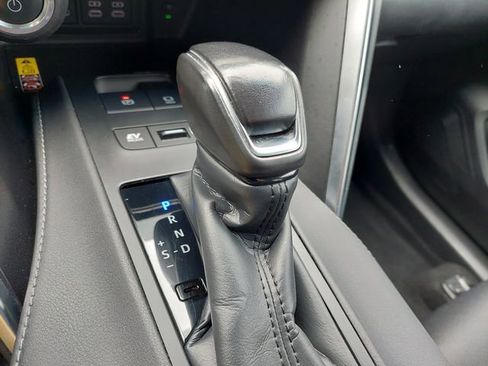 Certified 2024 Toyota Venza LE AWD/4WD image 32