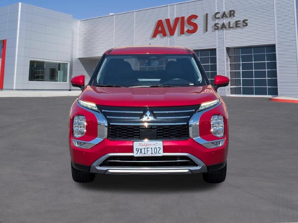 Used 2025 Mitsubishi Outlander SE AWD/4WD image 2
