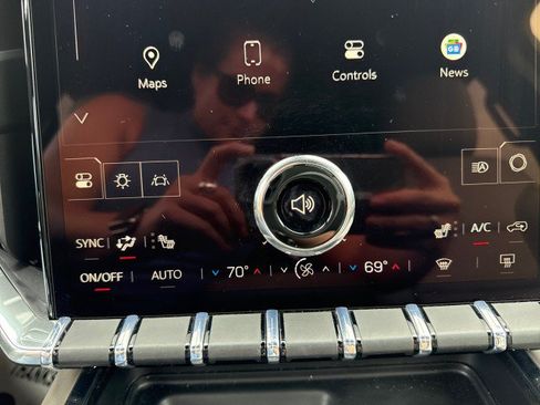 Used 2026 GMC Acadia Elevation w/ Elevation Premium Package FWD image 24
