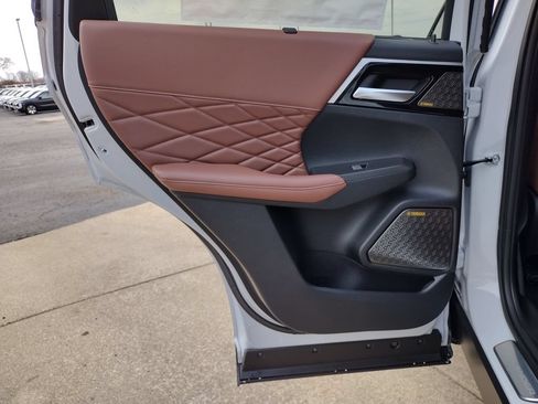 New 2026 Mitsubishi Outlander SEL AWD/4WD image 34