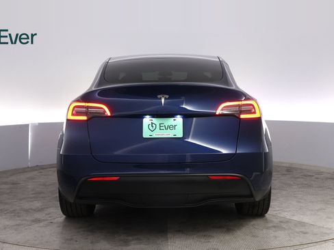 Used 2024 Tesla Model Y 2WD image 15