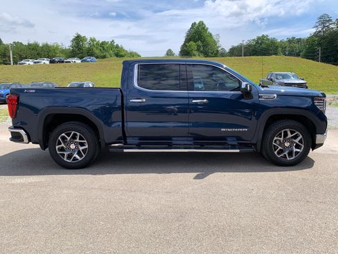 Used 2022 GMC Sierra 1500 SLT w/ SLT Premium Plus Package AWD/4WD image 10