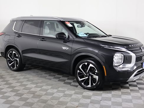 Used 2025 Mitsubishi Outlander SEL image 4