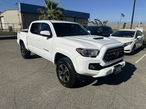 Used 2018 Toyota Tacoma TRD Sport w/ Technology Package AWD/4WD image 17