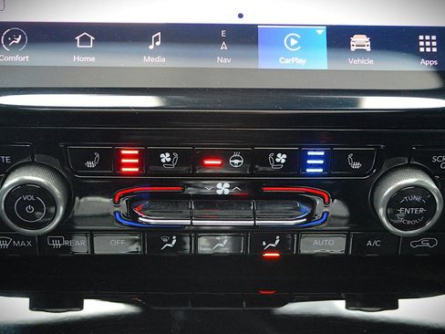 Used 2023 Jeep Grand Cherokee L Overland image 32