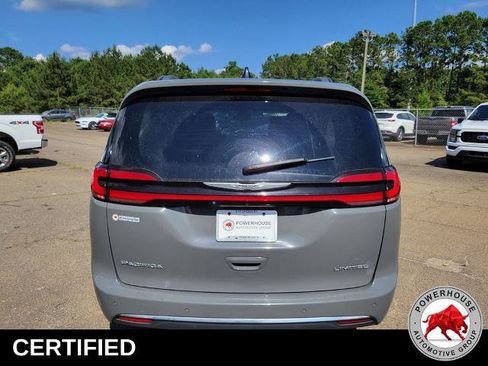 Used 2023 Chrysler Pacifica Limited FWD image 5
