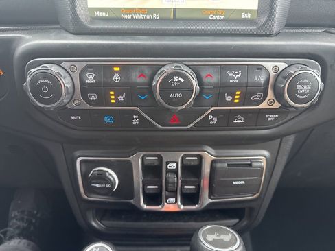 Used 2021 Jeep Wrangler Unlimited Sahara w/ Cold Weather Group image 27