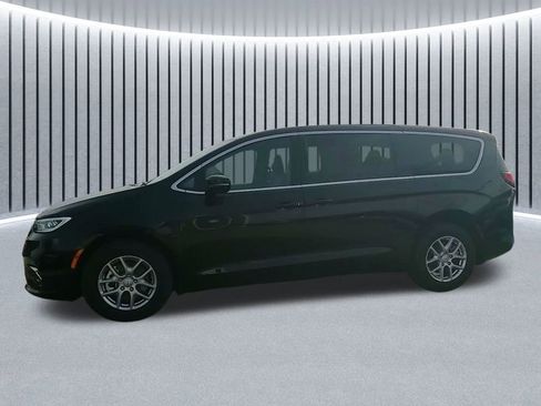 New 2026 Chrysler Pacifica Select image 18