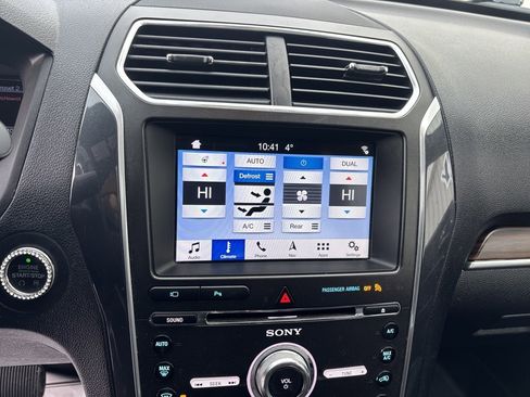 Used 2018 Ford Explorer Limited image 19