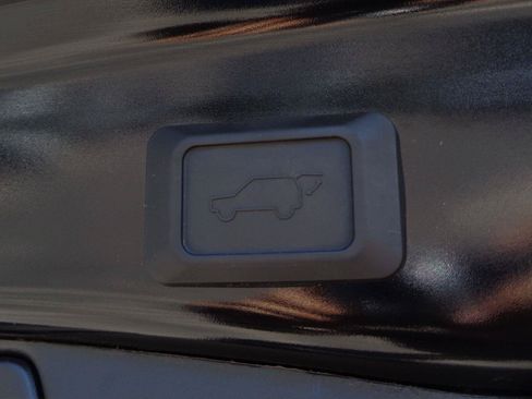 Used 2025 Toyota RAV4 XLE w/ Convenience Package AWD/4WD image 10
