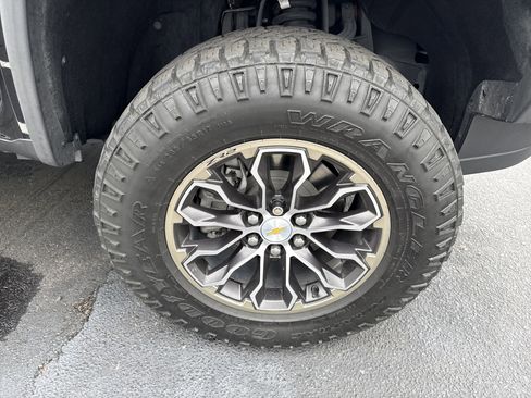 Used 2022 Chevrolet Colorado ZR2 AWD/4WD image 12