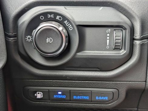 Used 2025 Jeep Wrangler Unlimited Sahara AWD/4WD image 21