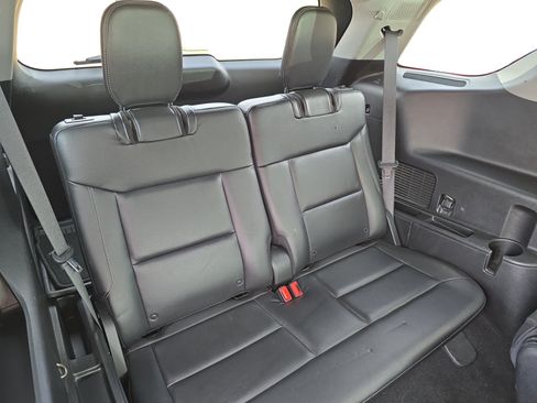 Used 2021 Ford Explorer Limited w/ Equipment Group 301A RWD image 18