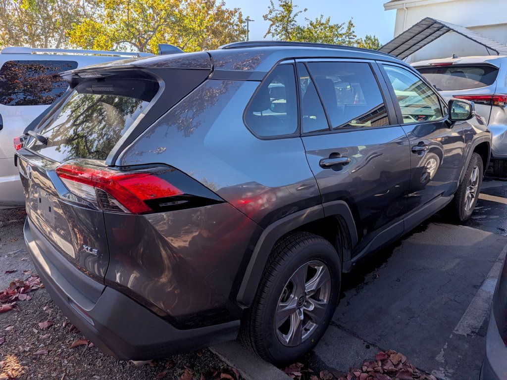 Used 2022 Toyota RAV4 XLE w/ Convenience Package FWD image 6